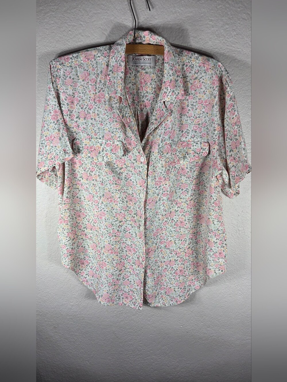 Vintage Karen Scott White Floral Button Down Shirt Short Sleeve Size M Preppy